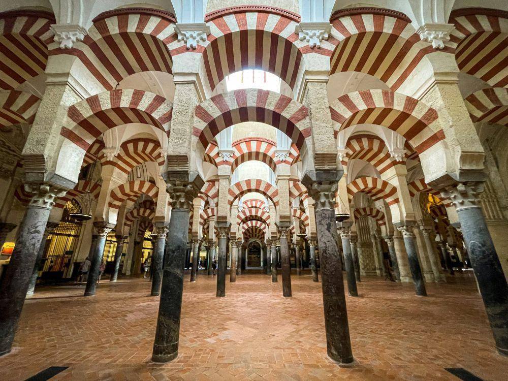 Masjid Cordoba (unsplash.com/Alexandra Tran)