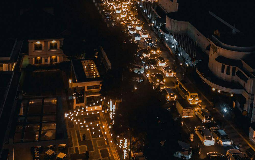 Ilustrasi suasana malam di Kota Bandung (Unsplash.com/Anisa Ryanda Putri)