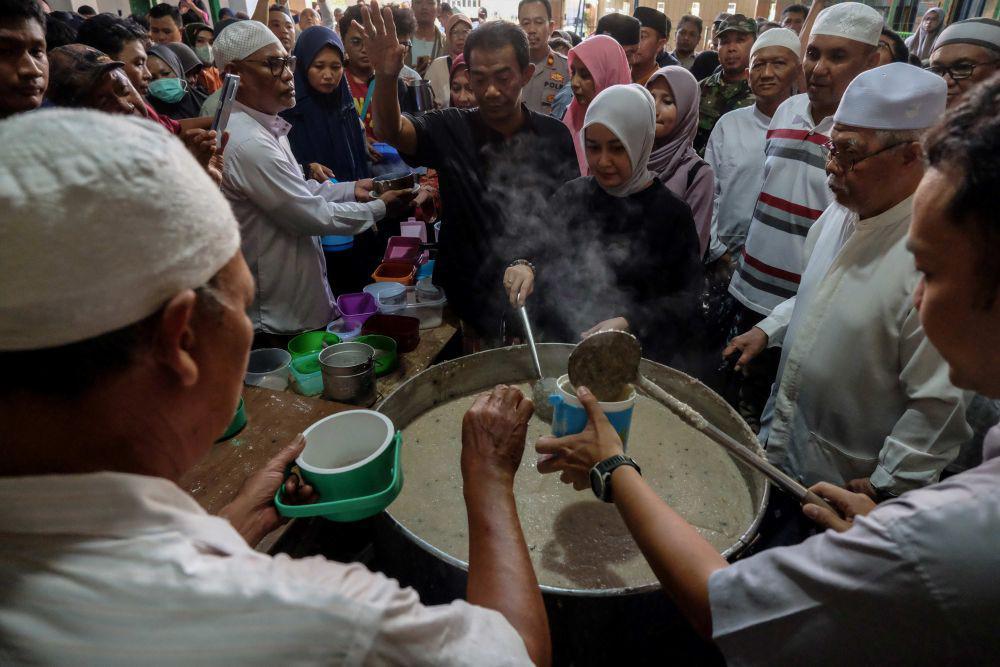 Bubur Peca, Tradisi Berbuka Puasa di Masjid Tertua Samarinda
