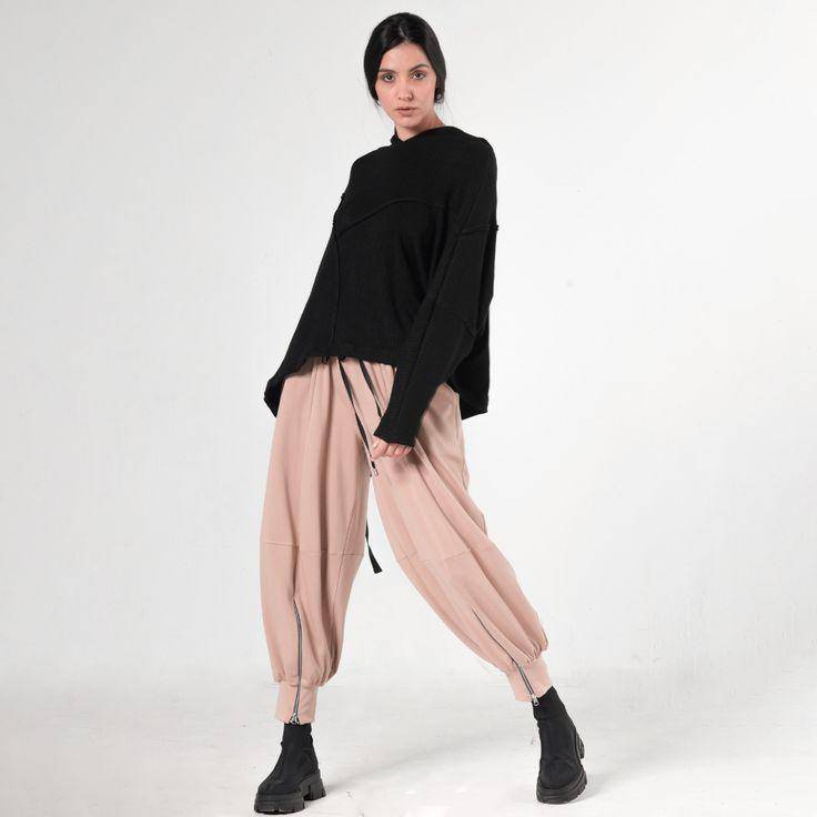 Ilustrasi harem pants. (pinterest.com/Wolf and Badger)