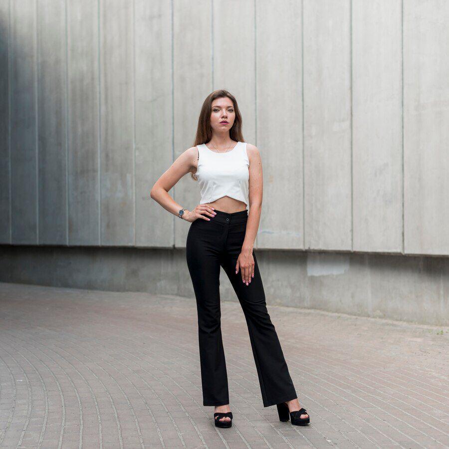 15 Model Celana Cewek Kekinian, Ada Cargo Hingga Paper Bag Pants