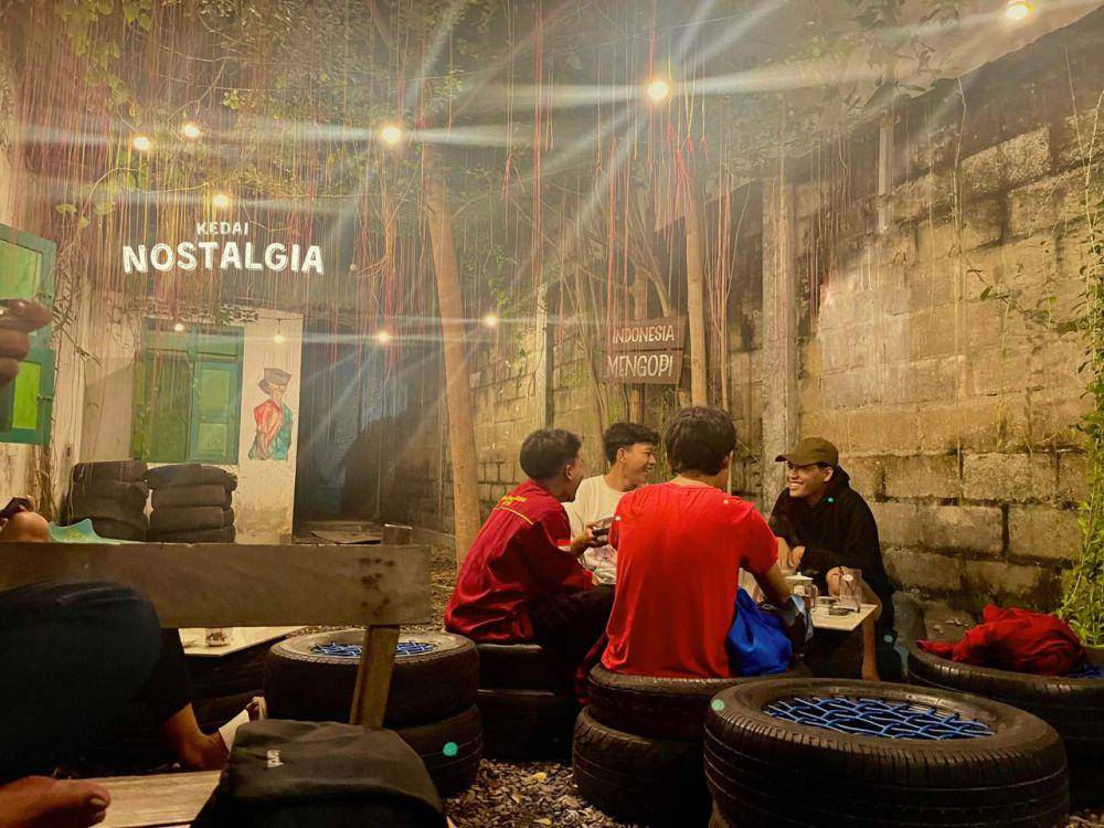 Menikmati Suasana Retro di Kedai Nostalgia Bojonegoro