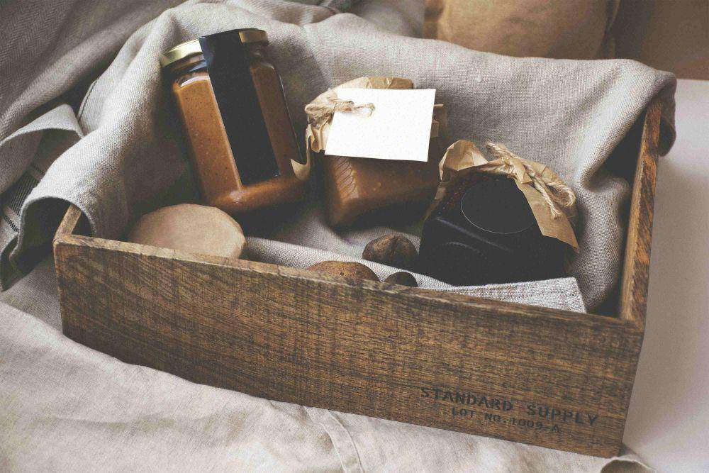 ilustrasi hampers (unsplash.com/Dmitry Mashkin)