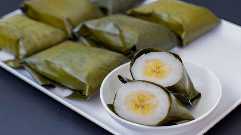 Nagasari jajanan pasar yang dibungkus daun pisang