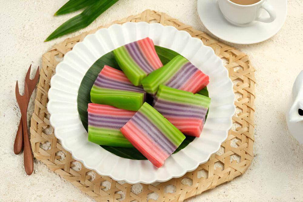 Kue lapis (IStock.com/ROHE Creative Studio)