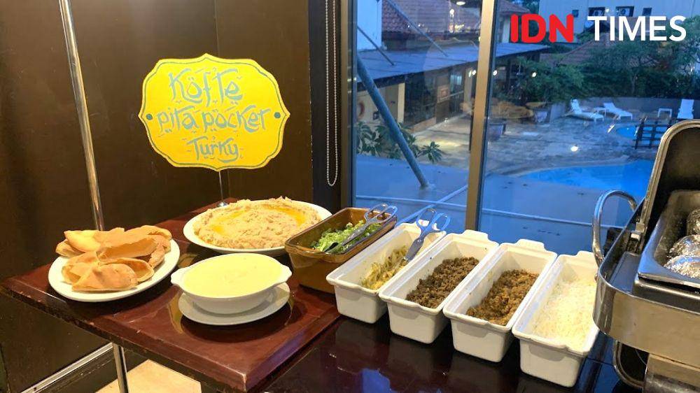 Potret menu Indonesia Middle East Bazaar di Verwood Hotel and Serviced Residence Surabaya (IDN Times/Fasrinisyah Suryaningtyas)