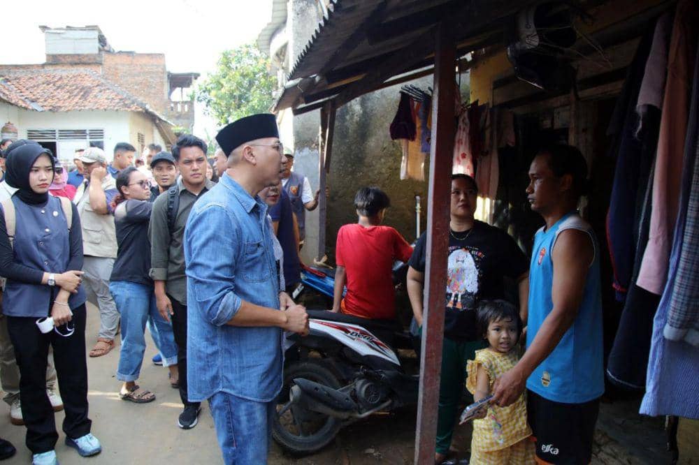 Gubernur Lampung, Rahmat Mirzani Djausal saat berdiskusi dengan warga. (IDN Times/istimewa)
