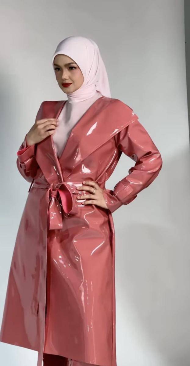potret ide gaya busana hijab yang glossy ala Siti Nurhaliza (instagram.com/ctdk)