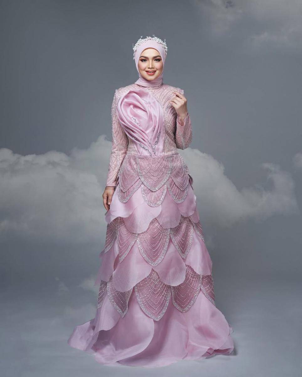 potret ide busana pesta muslimah serba pink ala Siti Nurhaliza (instagram.com/ctdk)
