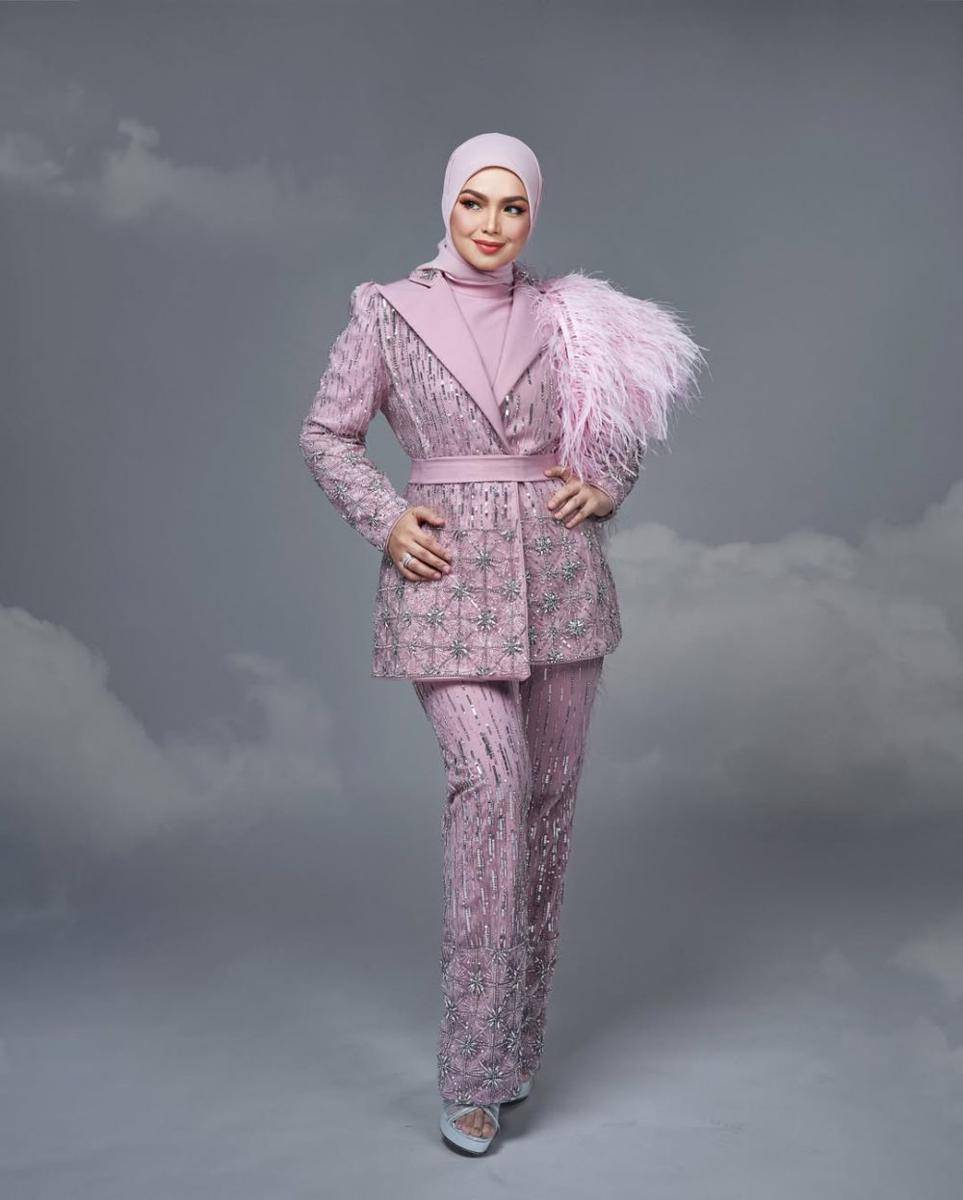 potret ide busana pesta muslimah serba pink ala Siti Nurhaliza (instagram.com/ctdk)