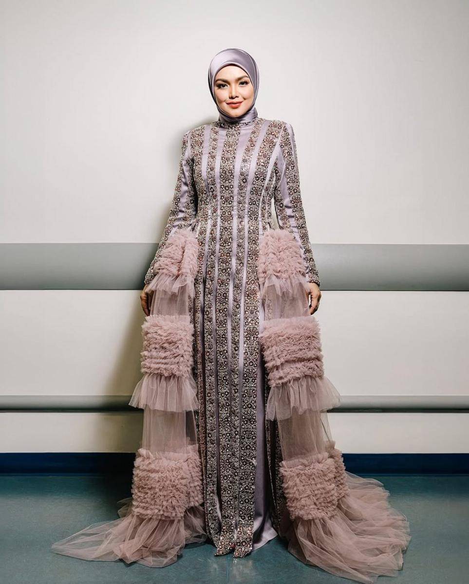 potret ide busana pesta muslimah serba pink ala Siti Nurhaliza (instagram.com/ctdk)