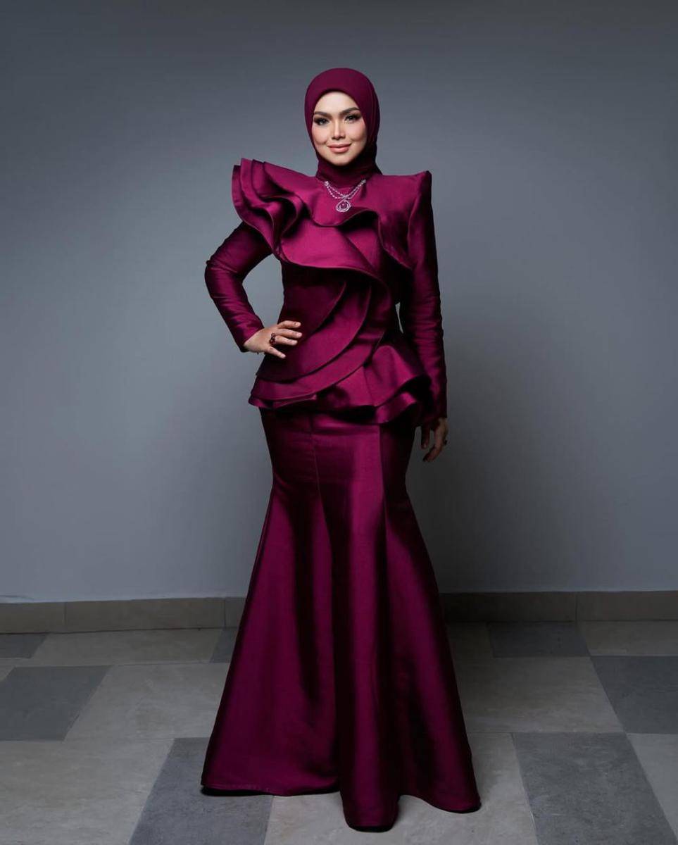potret ide gaya busana hijab yang glossy ala Siti Nurhaliza (instagram.com/ctdk)