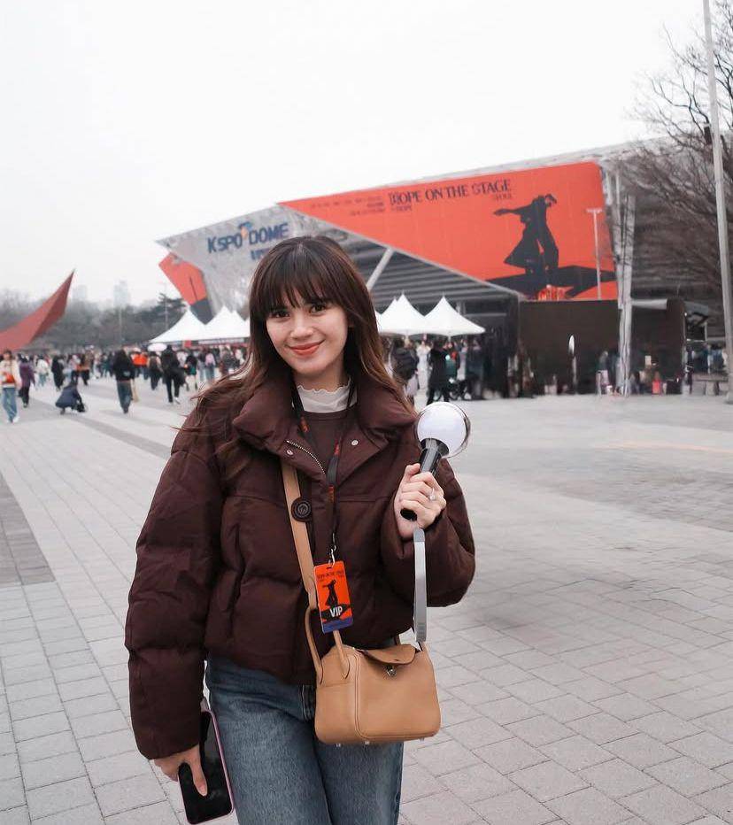 potret Vicky Shu nonton konser J-Hope BTS di Korea (Instagram.com/audimarissa)