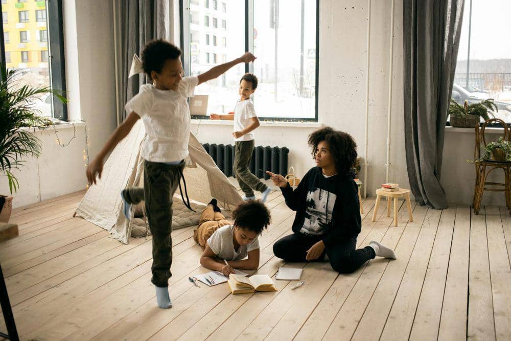Cara Mengajak Anak Berteman di Sekolah Pertamanya, Skill Ini Penting!
