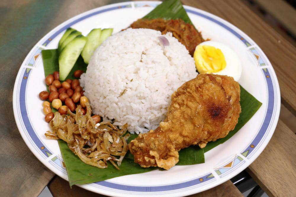 ilustrasi nasi dan ayam (pexels.com/Kent Ng)