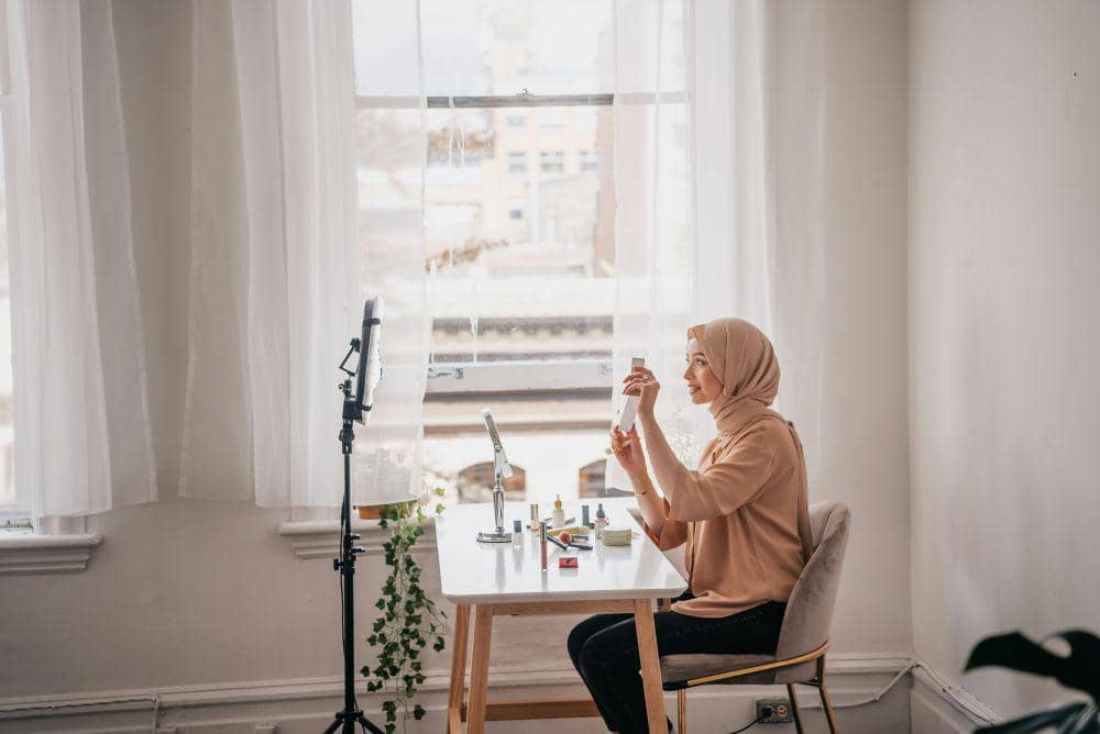 Apa Itu Influencer? Pahami Pengertian, Jenis, hingga Cara Memulainya