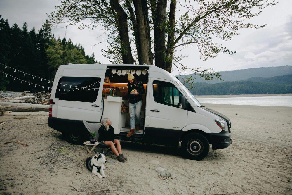 5 Keseruan Trip Pakai Camper Van yang Wajib Dicoba