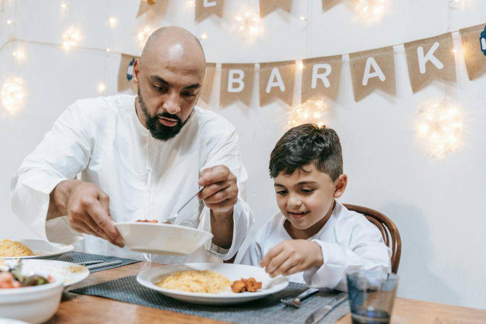 ilustrasi seseorang menunggu berbuka puasa (pexels.com/Timur Weber)
