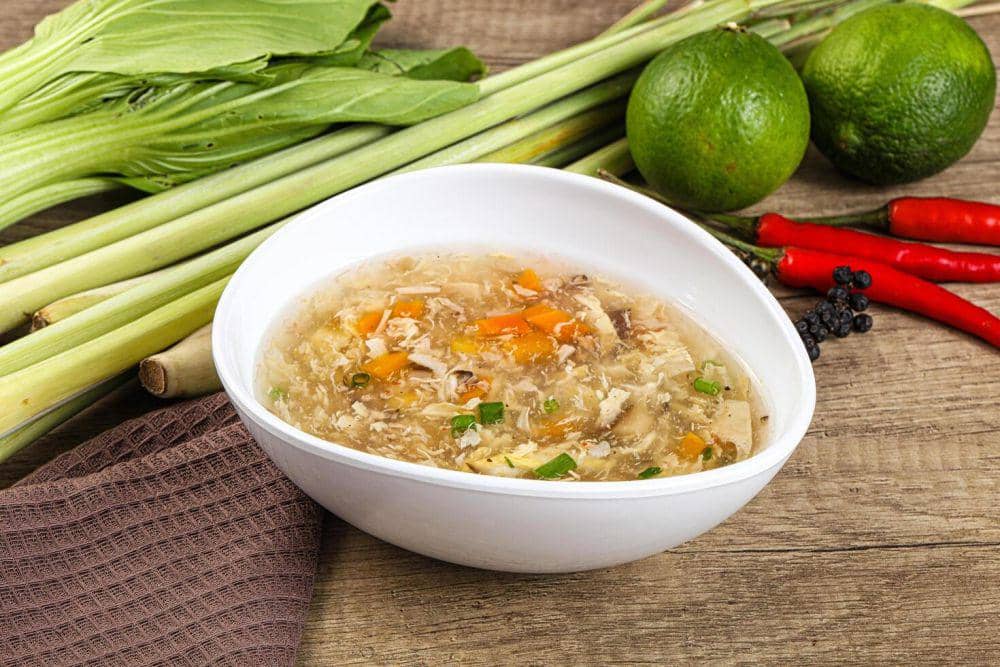 ilustrasi sup telur dan sayur (commons.wikimedia.org/ast007392369)