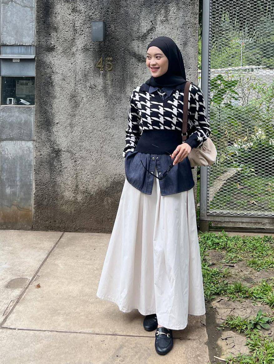 OOTD ala Nindi Ayuningtyas (instagram.com/nindiayg)