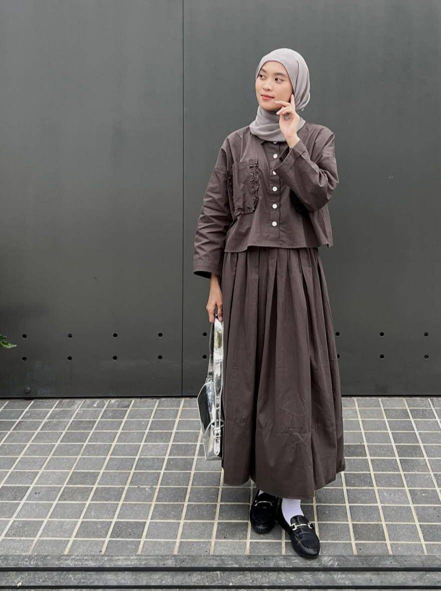 OOTD ala Nindi Ayuningtyas (instagram.com/nindiayg)