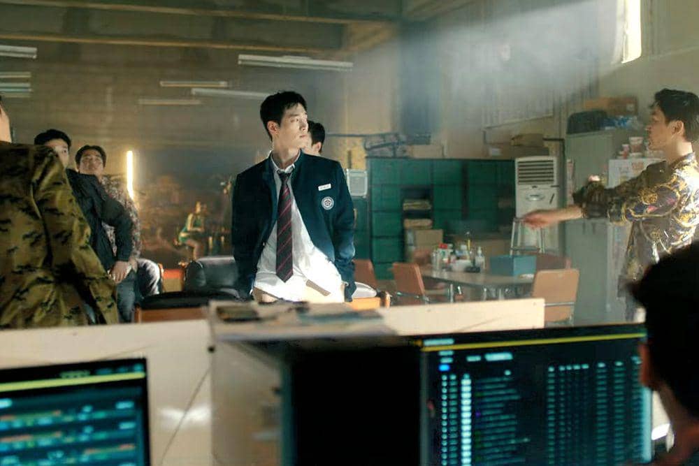 9 Aksi Heroik Penangkapan Bos Judi Online di Undercover High School