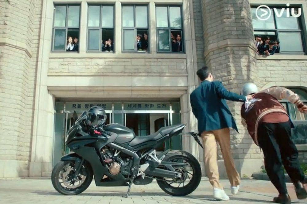 still cut Undercover High School (dok. VIU/Undercover High School)