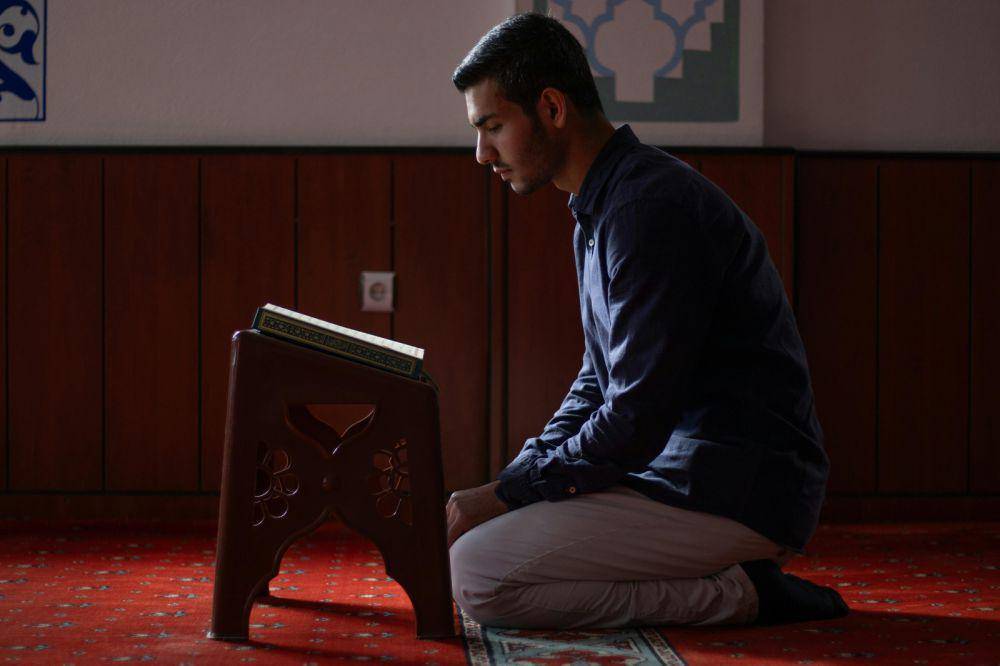 6 Cara Efektif Konsisten Baca Al-Qur'an saat Ramadan, Cepat Khatam!