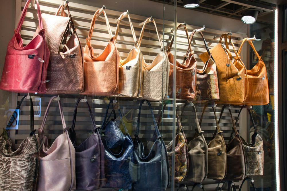 6 Brand Tas Lokal Asli Surabaya, Desainnya Keren!