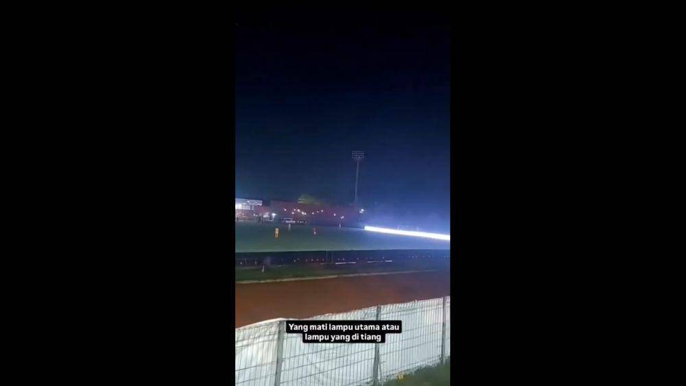 Kondisi mati lampu di Stadion Brawijaya Kediri. IDN Times/ istimewa
