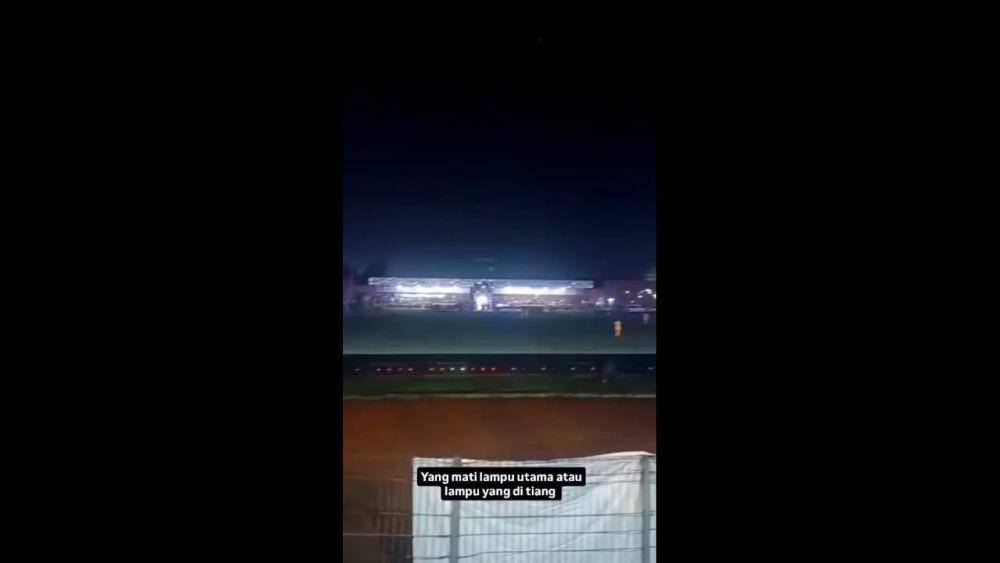 Kondisi mati lampu di Stadion Brawijaya Kediri. IDN Times/ istimewa
