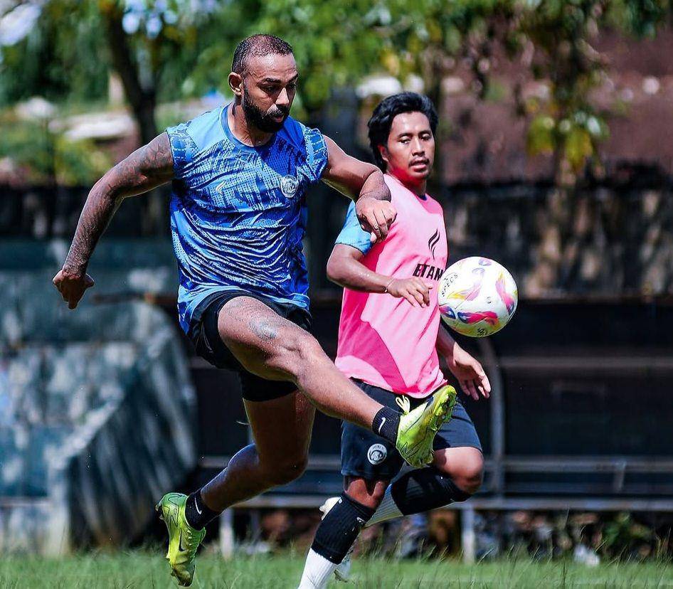 Striker Arema FC, Dalberto Luan Bello saat sesi latihan. (Dok. Media Officer Arema FC)