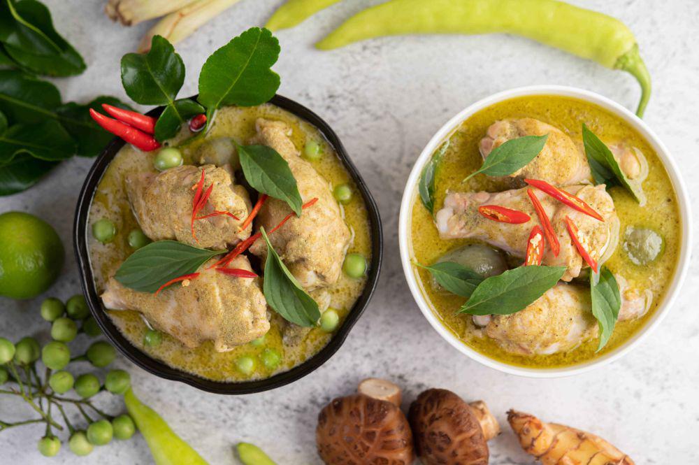 6 Rahasia Membuat Opor Ayam Kampung yang Anti Alot dan Tidak Keras