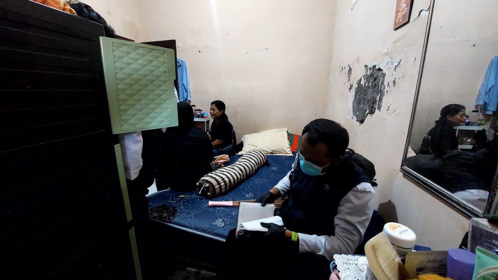 Kurir Sabu 15 Kg Ditangkap, BNNP Jatim Geledah Rumah Ibu Pelaku