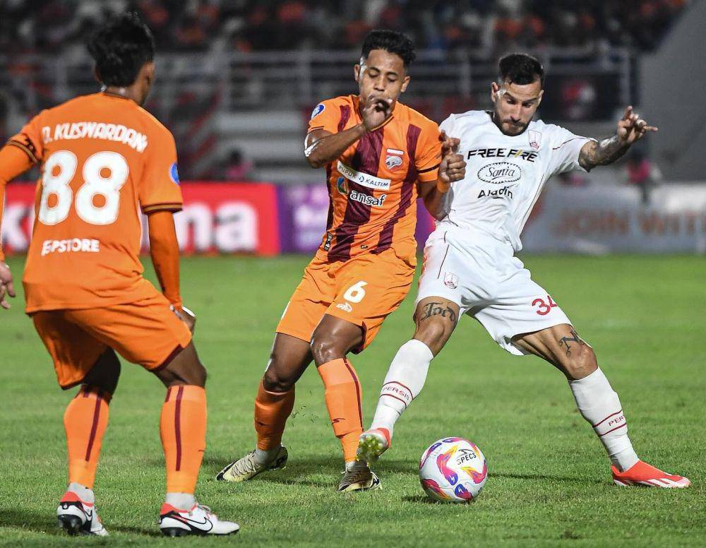 Pelatih Borneo FC, Joaquin Gomez, menilai Borneo FC kalah karena kesalahan mereka sendiri. (Dok. Facebook Borneo FC)