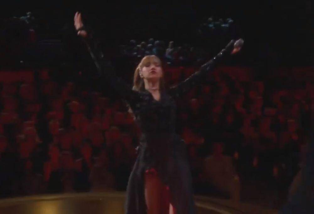 screenshots Lisa BLACKPINK di Oscars 2025 (dok. Disney+ Hotstar/Academy Awards)