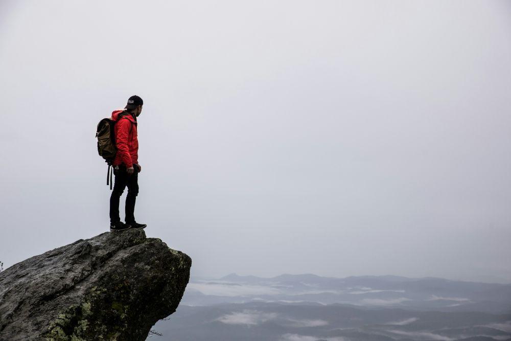 Berapa Biaya Mendaki Puncak Carstenz Pyramid?