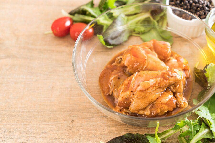 Marinasi ayam (freepik.com/topntp26)