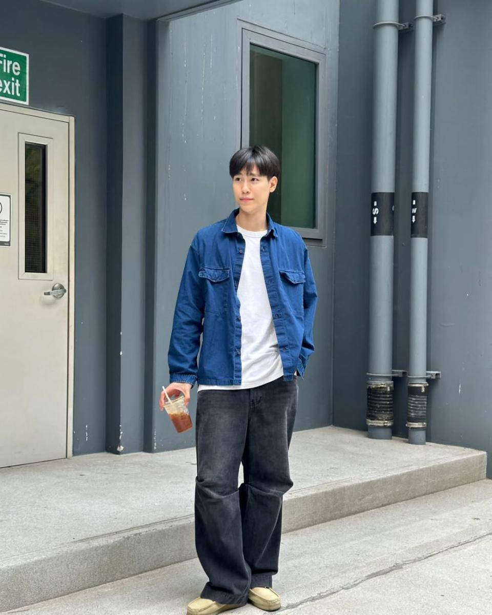 ilustrasi denim on denim style (instagram.com/junniorrs)