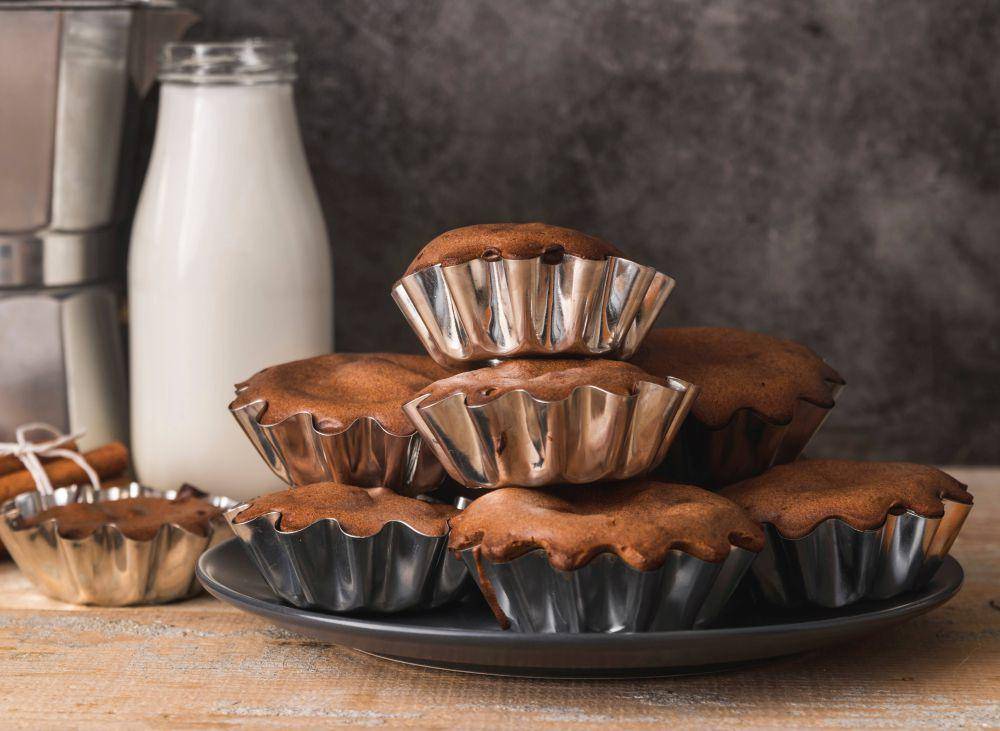 ilustrasi bolu coklat diloyang (freepik.com/freepik)