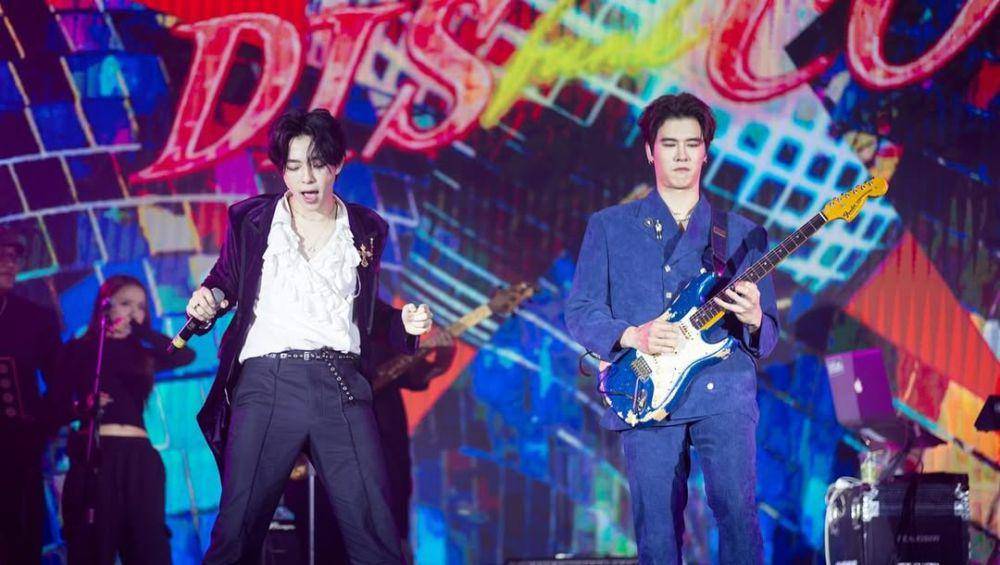 Penampilan Bas Hatsanat dan Ta Worraseth di Dis Funk Co Concert. (instagram.com/bbasjtr)