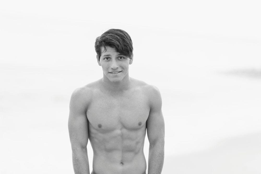 ilustrasi cowok sixpack (unsplash.com/frank mckenna)