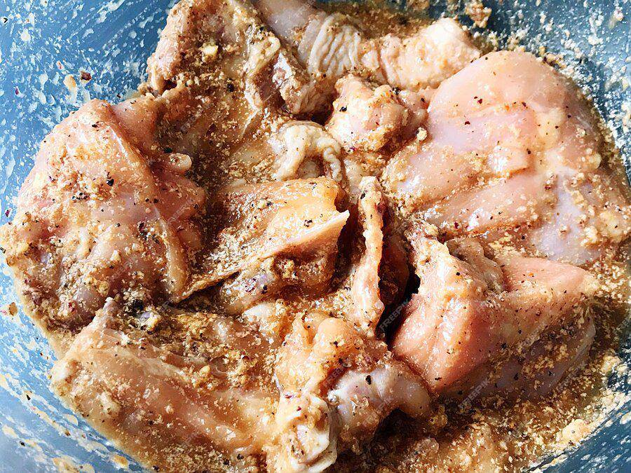 Marinasi ayam (freepik.com/EyeEm)