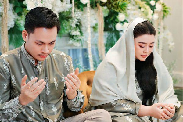 Hamil Anak Pertama, 7 Potret Pengajian 4 Bulanan Clarissa Putri