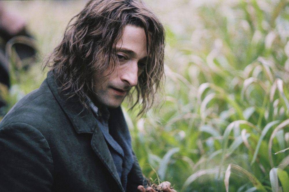 Adrien Brody dalam film The Village. (dok. Blinding Edge Pictures/The Village)