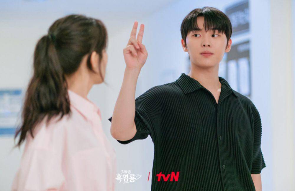 Still cut My Dearest Nemesis (dok. tvN/My Dearest Nemesis)