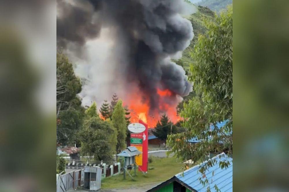 Lagi, Massa Pendukung Paslon Bupati Saling Serang di Puncak Jaya