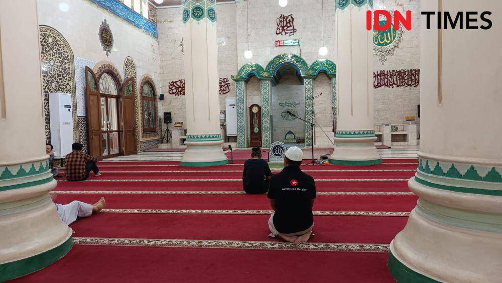 Suasana Masjid As-Said atau Masjid Arab di Makassar. (IDN Times/Asrhawi Muin)