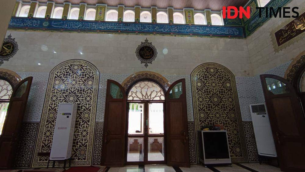 Suasana Masjid As-Said atau Masjid Arab di Makassar. (IDN Times/Asrhawi Muin)