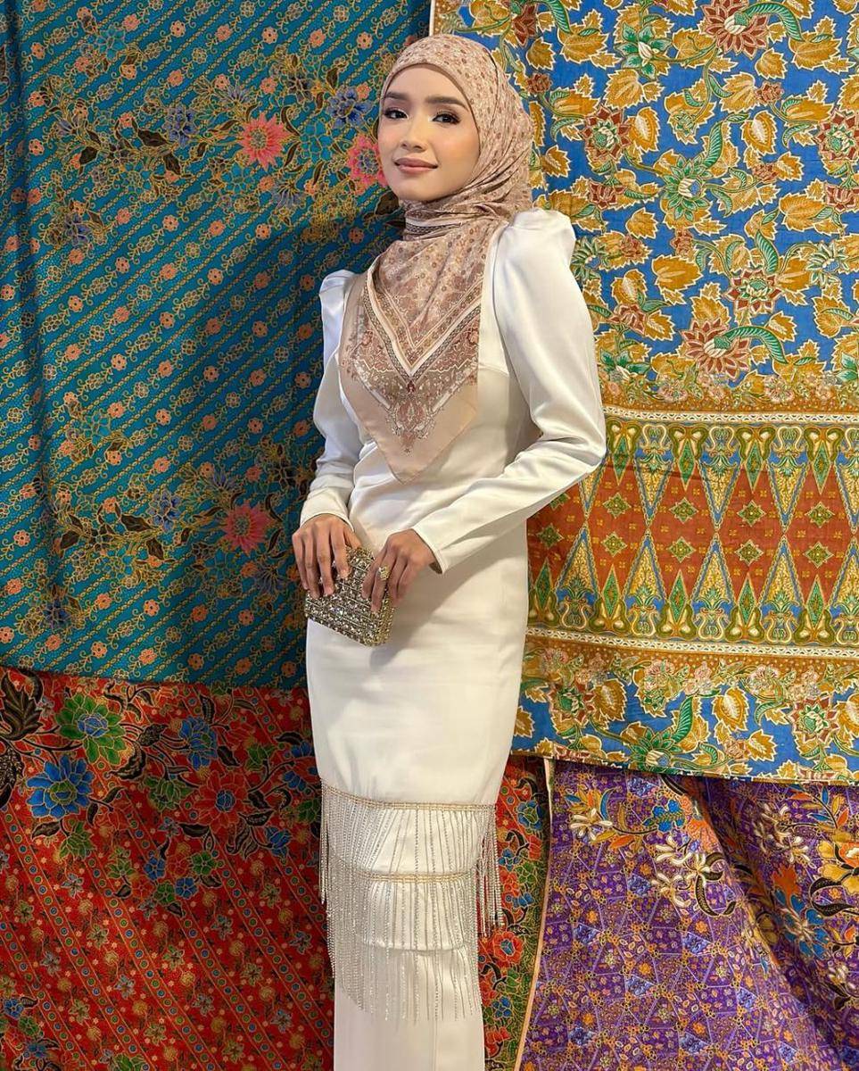potret ide outfit buka bersama ala Ummi Nazeera (instagram.com/umminazeera)